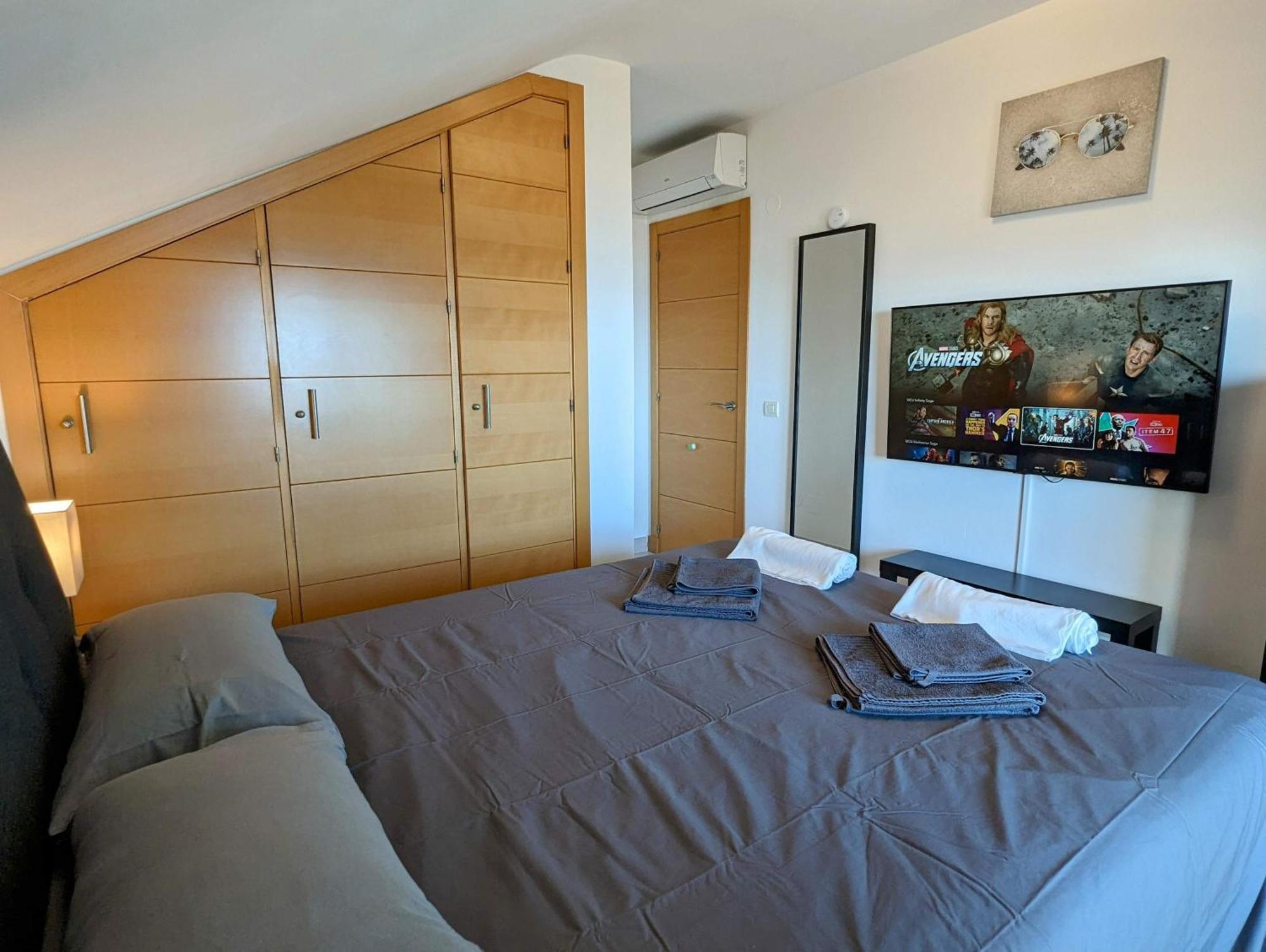 Modern Penthouse Apartment - 1 Min From The Beach Фуeнхирола Екстериор снимка