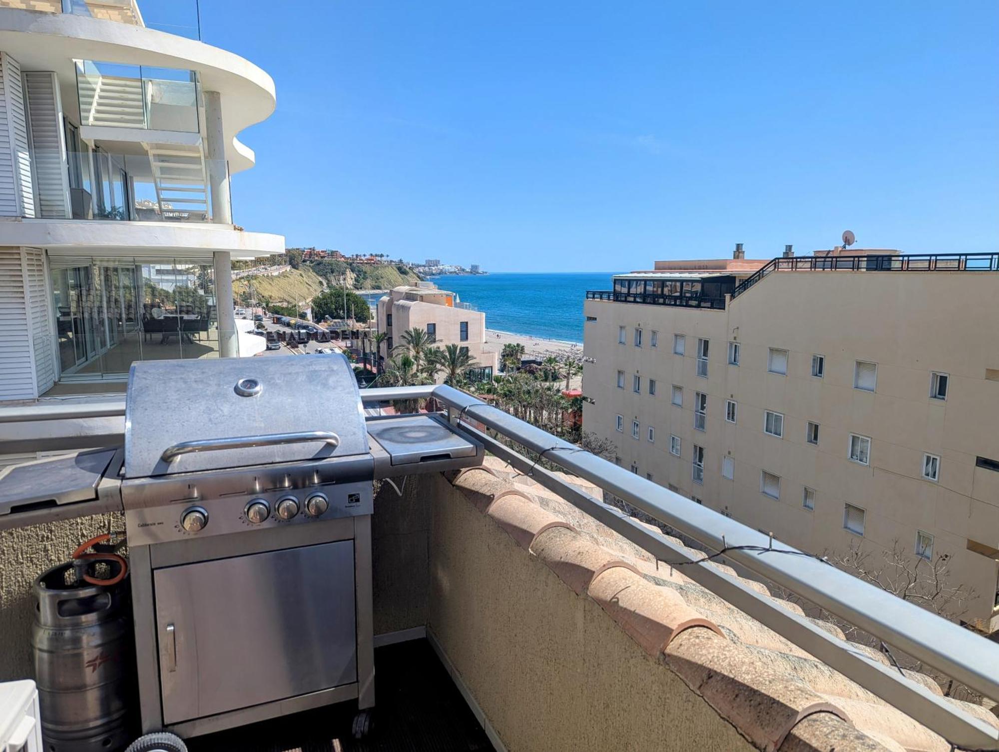 Modern Penthouse Apartment - 1 Min From The Beach Фуeнхирола Екстериор снимка