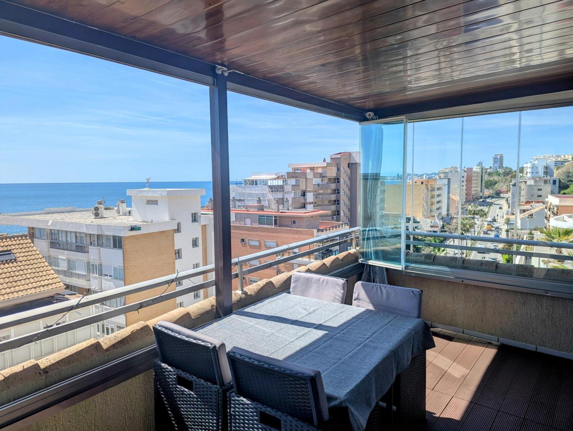 Modern Penthouse Apartment - 1 Min From The Beach Фуeнхирола Екстериор снимка
