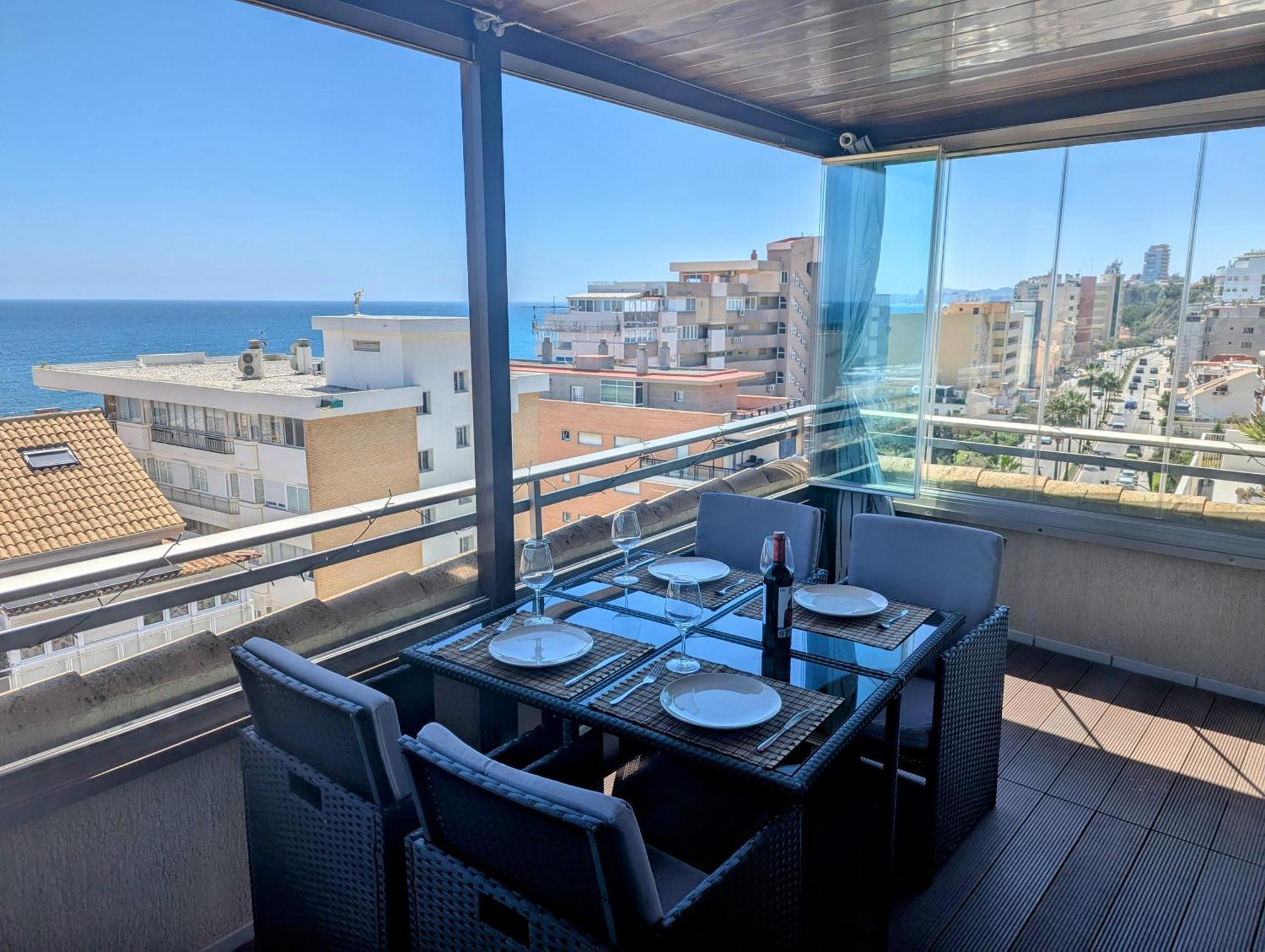 Modern Penthouse Apartment - 1 Min From The Beach Фуeнхирола Екстериор снимка