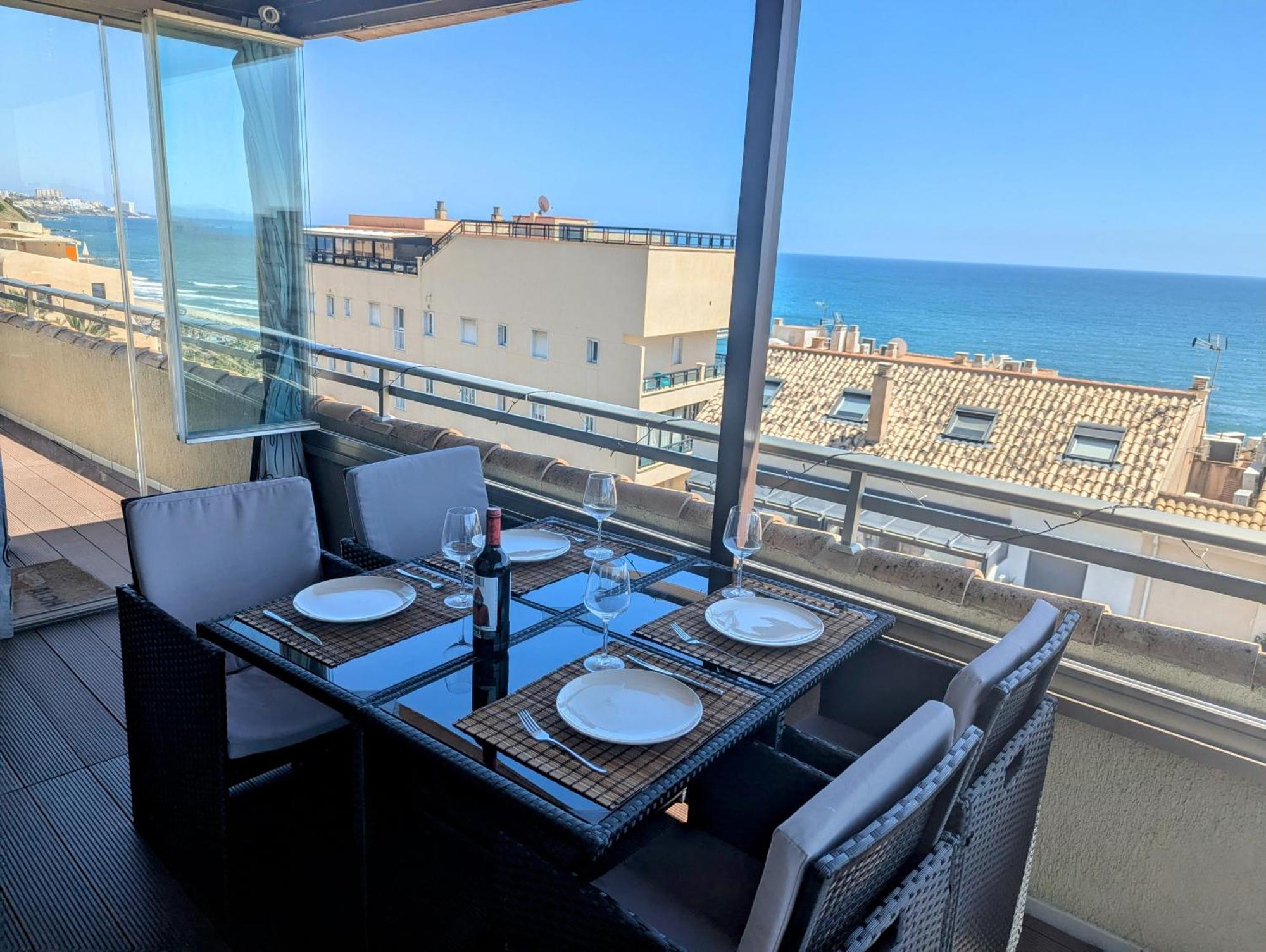 Modern Penthouse Apartment - 1 Min From The Beach Фуeнхирола Екстериор снимка